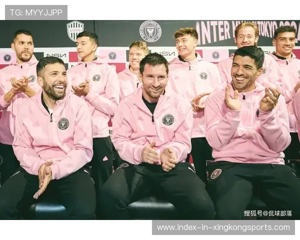 梅西与昔日教练合影引发怀旧热潮,传承话题再起 梅西与昔日教练合影引发怀旧热潮,传承话题再起