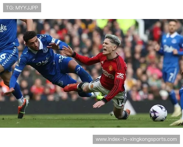 曼联左路形成大空档,加纳乔抽射破网 曼联左路形成大空档,加纳乔抽射破网