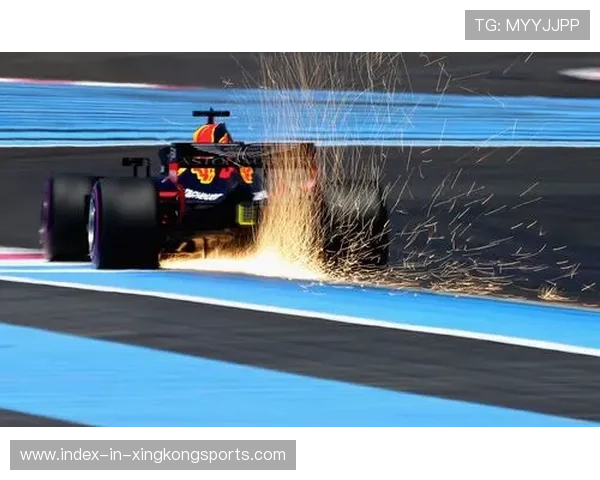 诺里斯末段强袭，赛道火花四溅