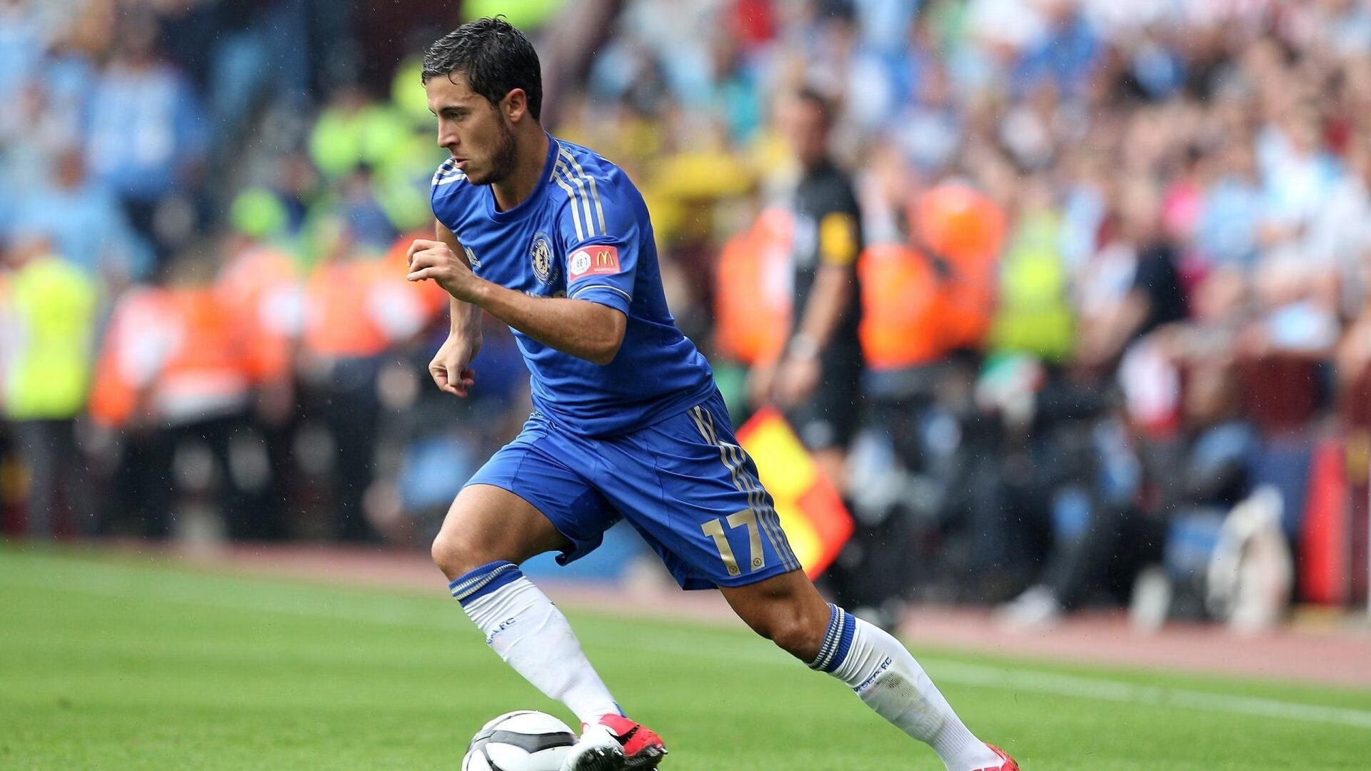 欧冠球迷TIFO大赏 多支球迷团体制作巨幅海报致敬队史